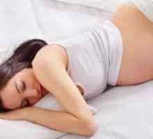Как да спите по време на бременност? Правилната позиция за сън