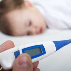 Как да се намали температурата на детето?