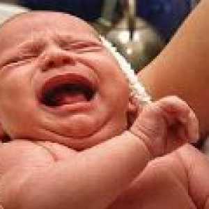 Колики при новородени и кърмачета: симптоми, лечение