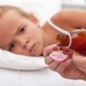 Кашлицата на бебето температура сополи: причинява, лечение